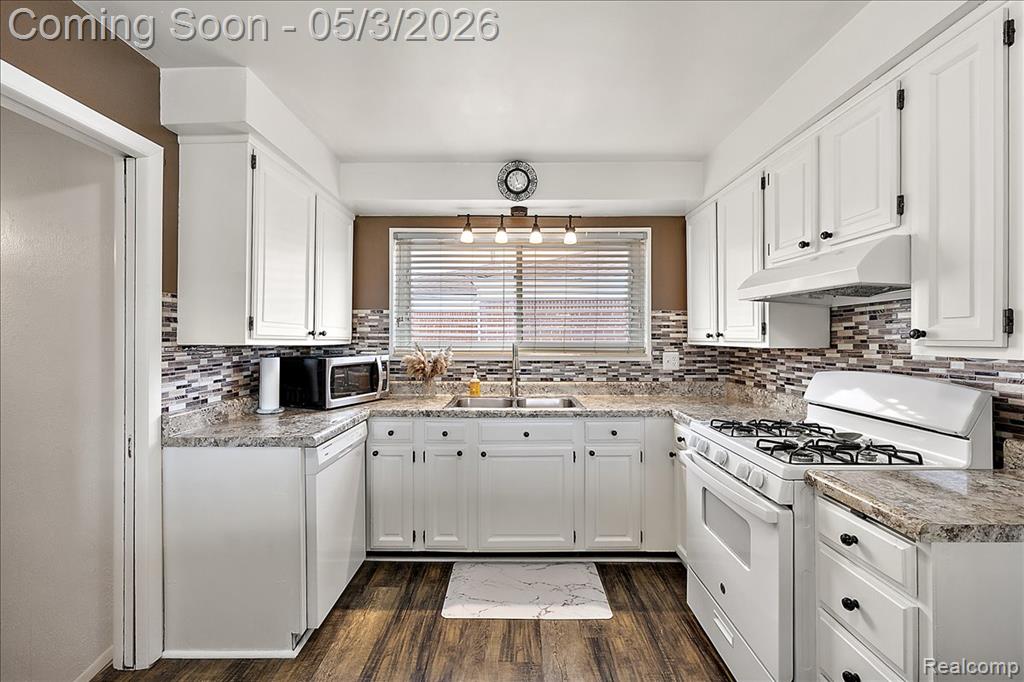 18241 Airport Road Fraser, MI 48026 - Photo 19 of 43