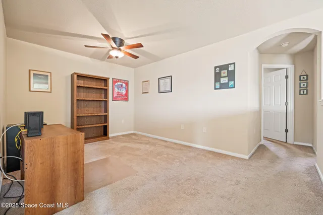 a view of a livingroom with a workspace