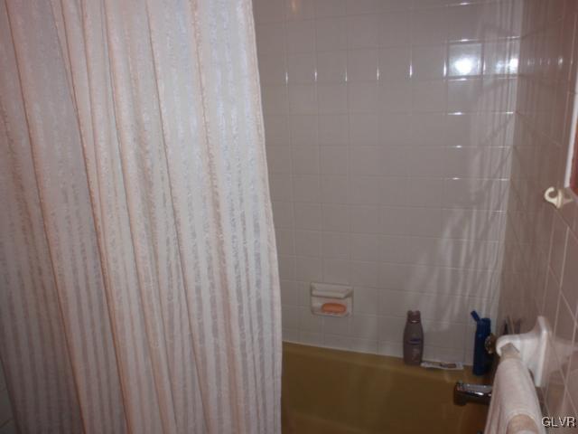 534 Mountain View Road Nazareth, PA 18064 - Photo 25 of 40 Another view of the family bath - tile is in excel