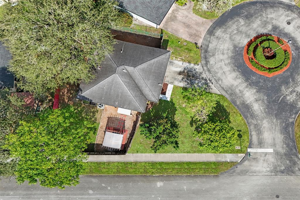 1073 Southwest 119th Avenue Davie, FL 33325 - Photo 16 of 17