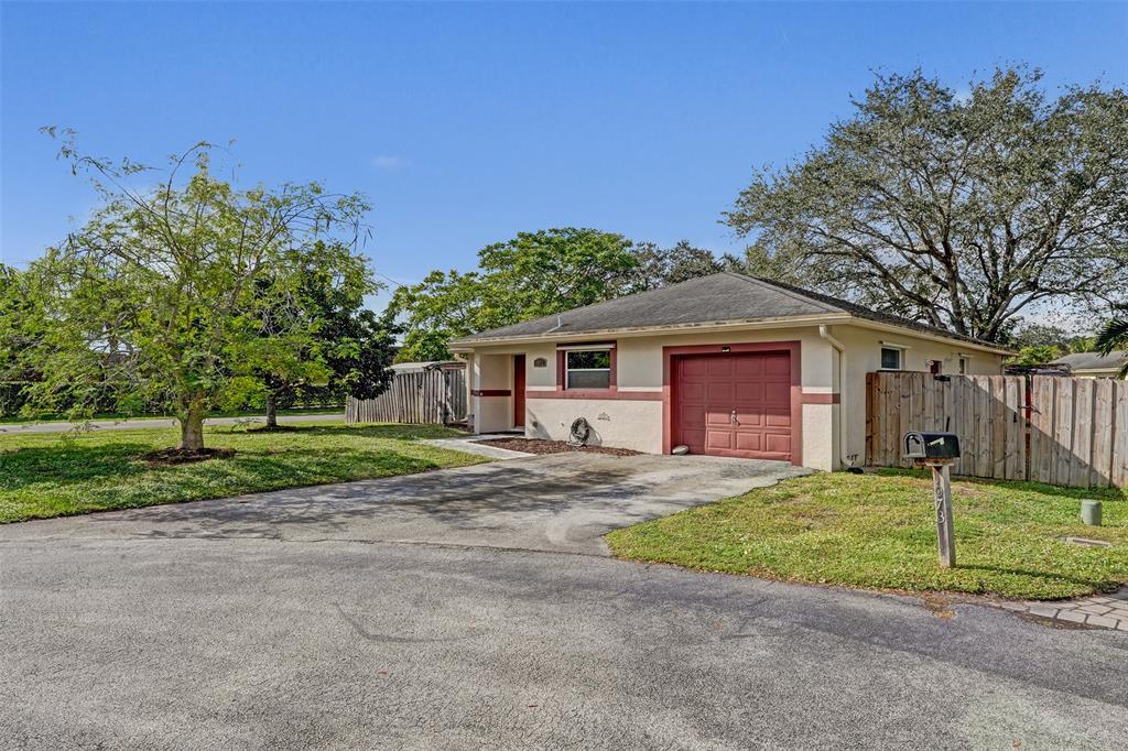 1073 Southwest 119th Avenue Davie, FL 33325 - Photo 2 of 17