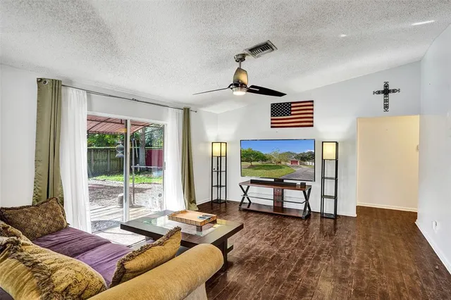 $499,500 | 1073 Southwest 119th Avenue, Davie, FL 33325