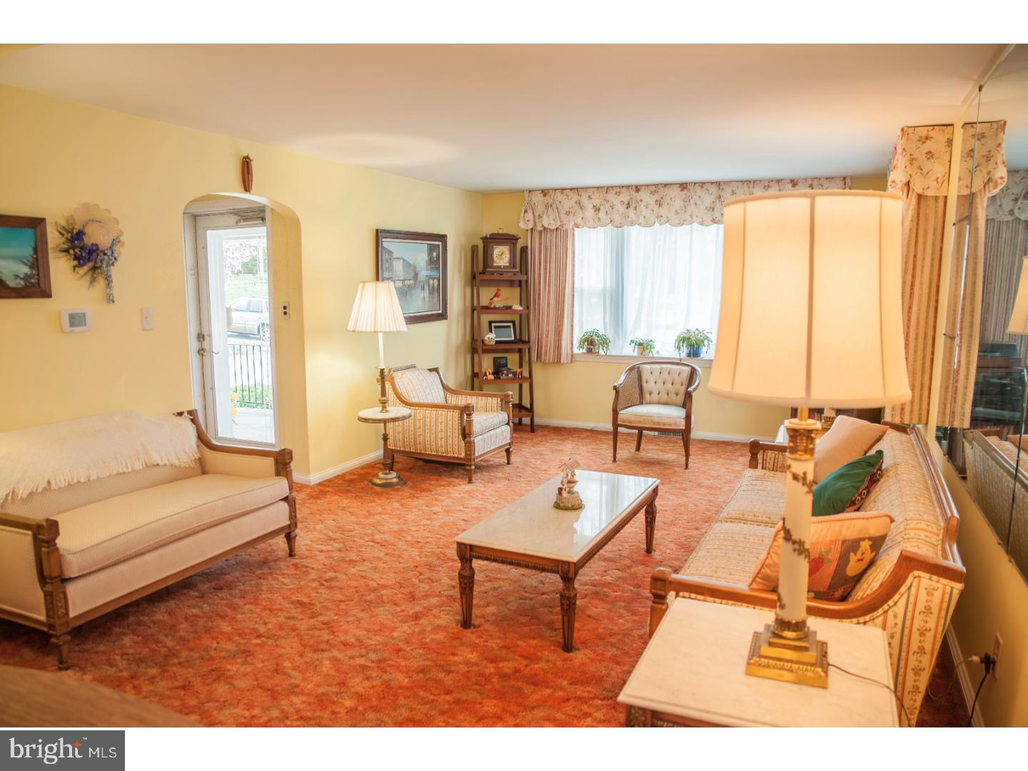 236 Hawthorne Road Morton, PA 19070 - Photo 6 of 25 Living Room