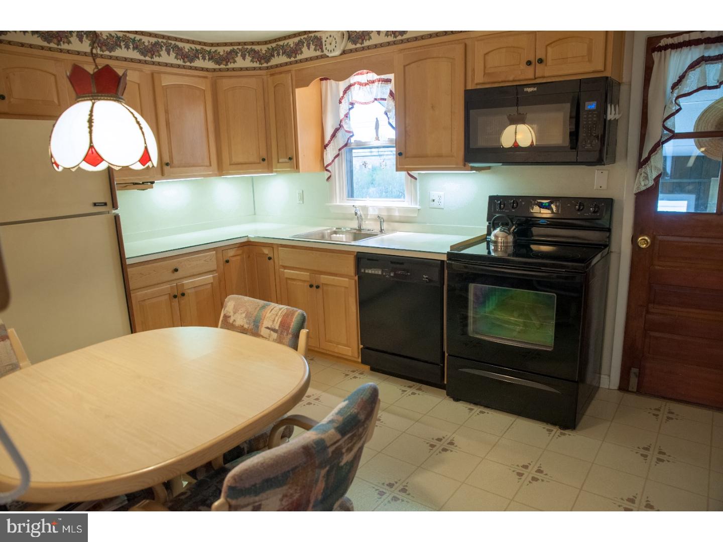 236 Hawthorne Road Morton, PA 19070 - Photo 8 of 25 Kitchen
