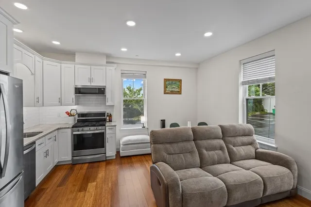 $3,000 | 44 West Eagle Street, Unit 1, Boston, MA 02128