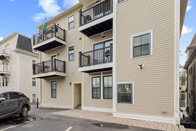 $3,000 | 44 West Eagle Street, Unit 1, Boston, MA 02128