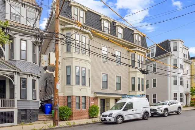 $3,000 | 44 West Eagle Street, Unit 1, Boston, MA 02128