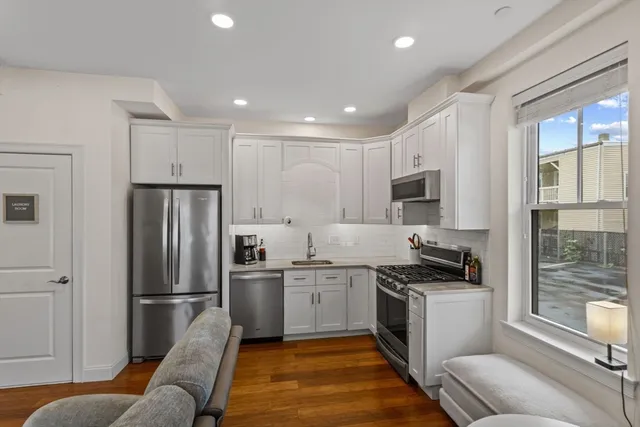 $3,000 | 44 West Eagle Street, Unit 1, Boston, MA 02128