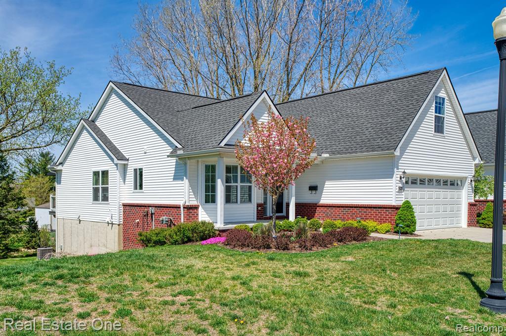 820 Nelson's Ridge Drive Howell, MI 48843 - Photo 2 of 33
