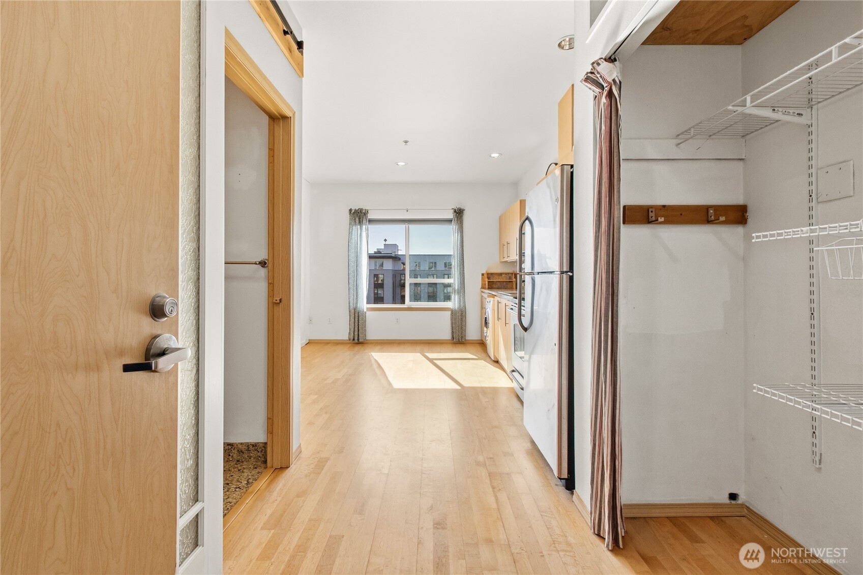 424 North 85th Street, Unit 404 Seattle, WA 98103 - Photo 9 of 31
