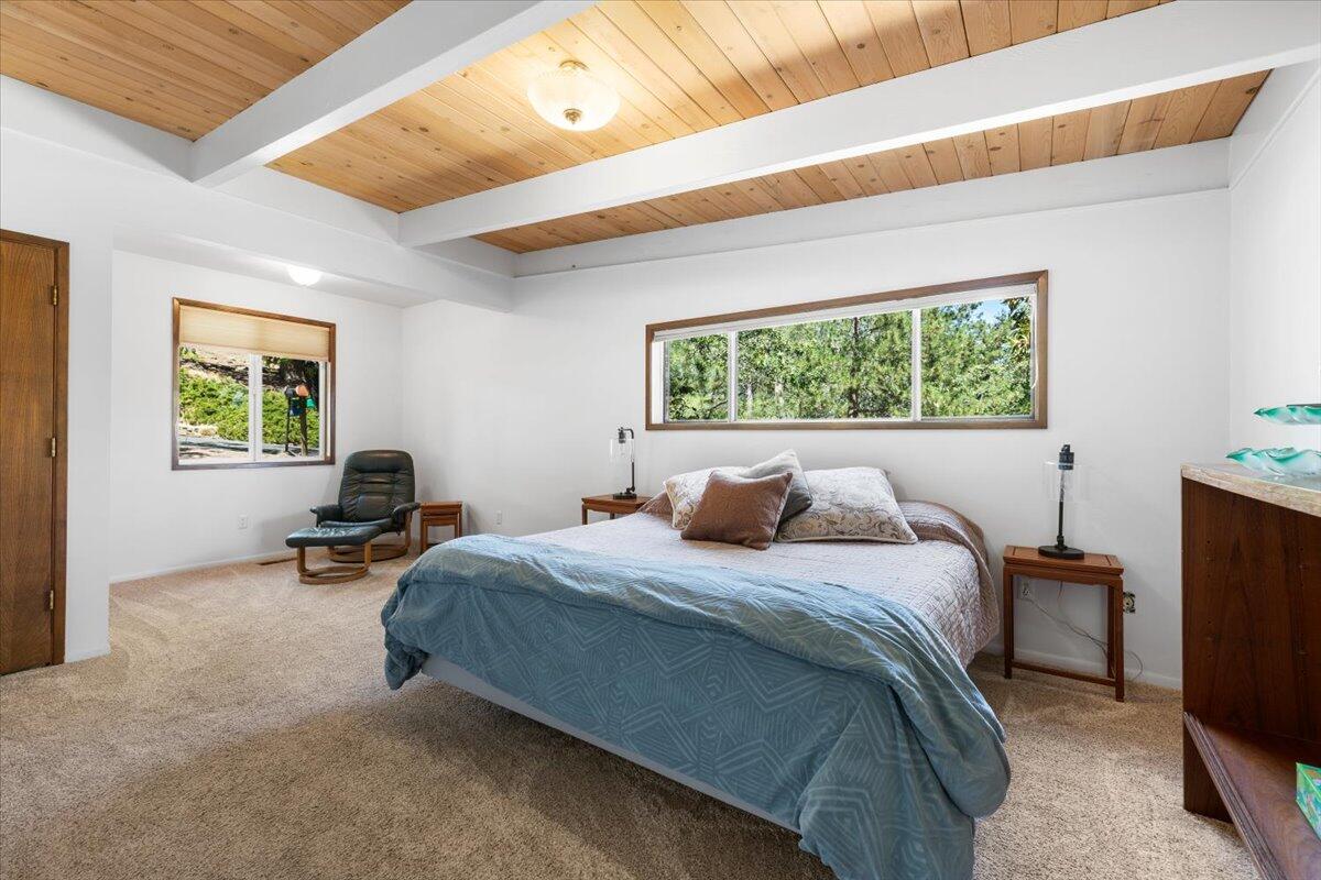 766 Palmer Road Ashland, OR 97520 - Photo 12 of 35 Primary Bedroom