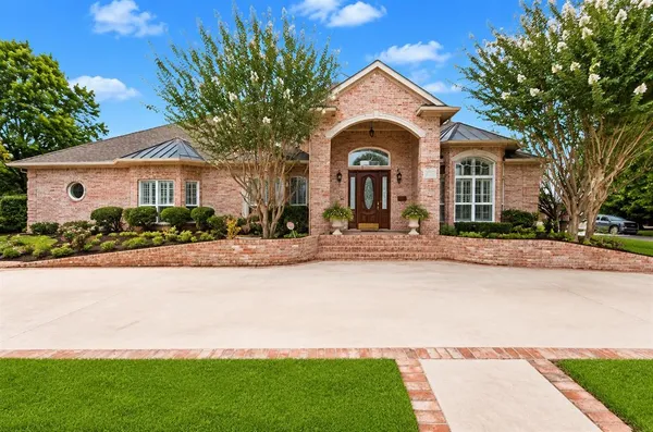 $950,000 | 1917 Elmwood Avenue, Corsicana, TX 75110