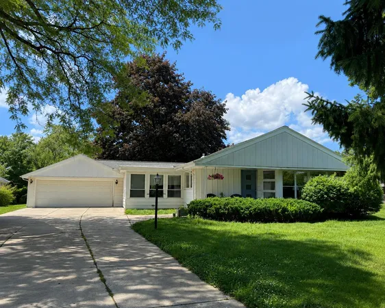 $424,900 | 2945 Cottonwood Court, Brookfield, WI 53005