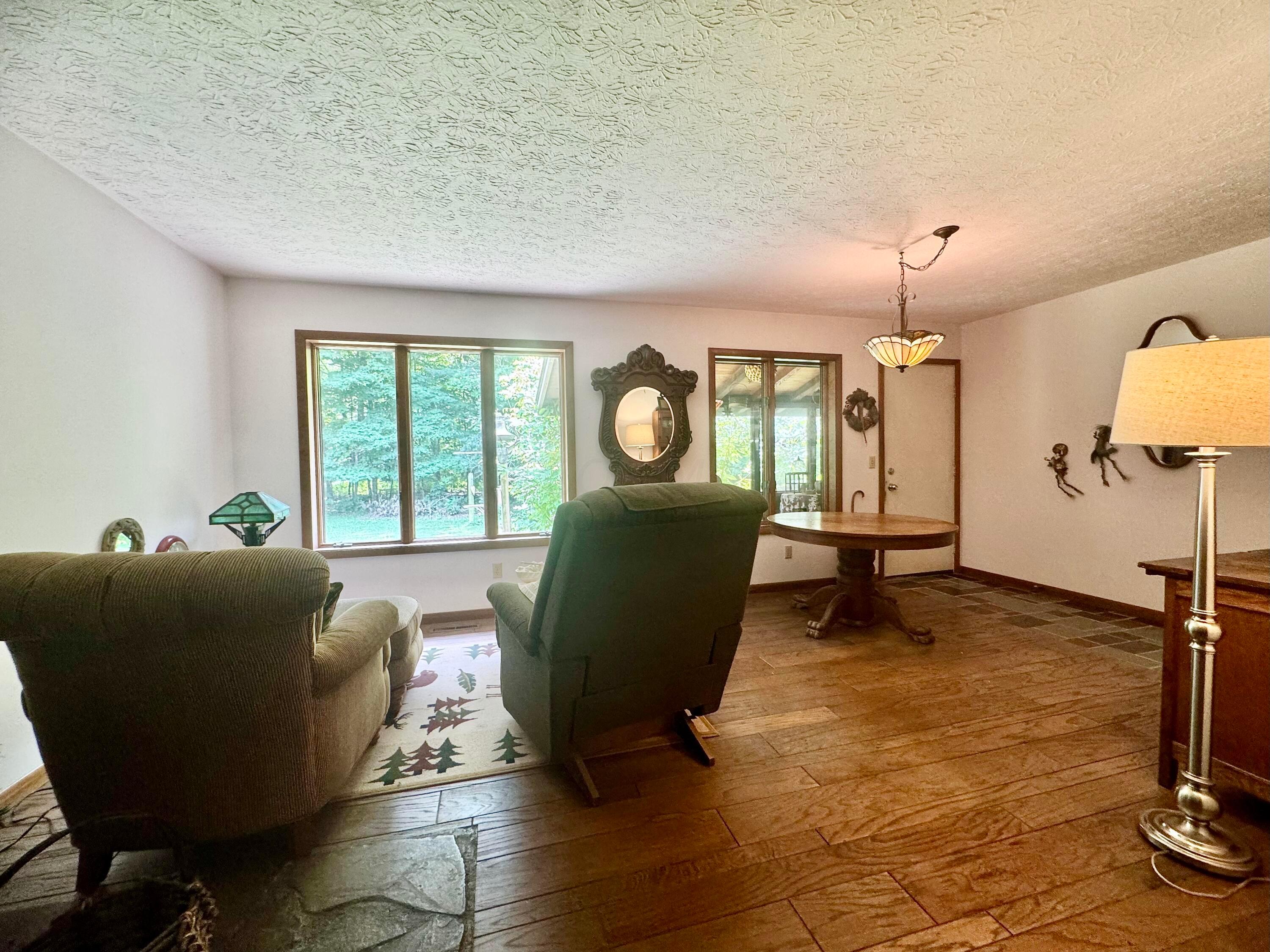 12120 Hartford Road Sunbury, OH 43074 - Photo 10 of 26 Family & Dining room