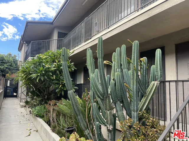 $2,900 | 1249 1/2 North Virgil Avenue, Los Angeles, CA 90029