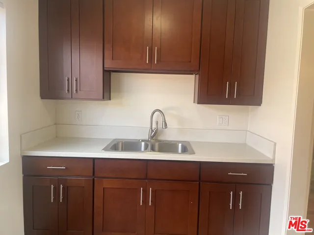 $2,900 | 1249 1/2 North Virgil Avenue, Los Angeles, CA 90029