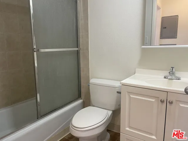 $2,900 | 1249 1/2 North Virgil Avenue, Los Angeles, CA 90029