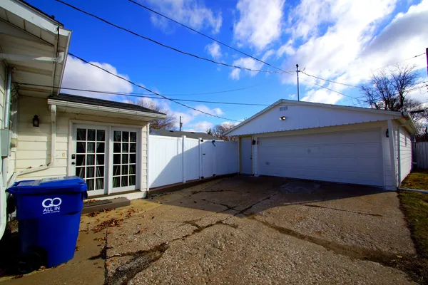 $220,000 | 6711 Ridge Drive, Davenport, IA 52806