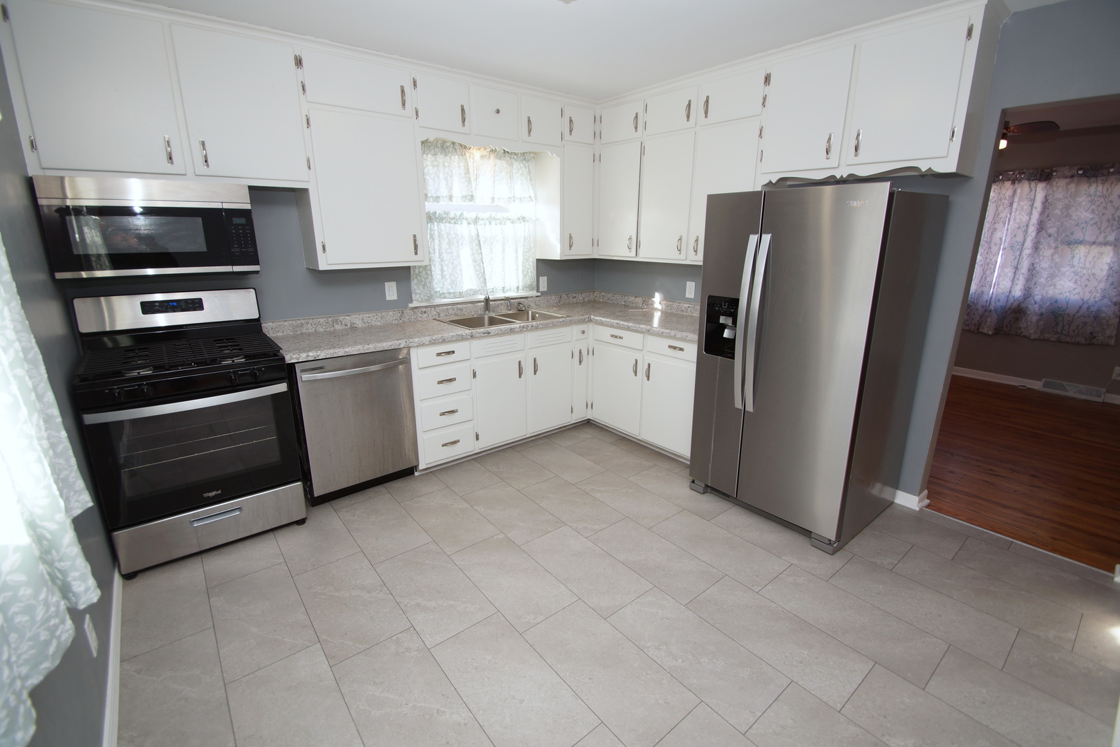 6711 Ridge Drive Davenport, IA 52806 - Photo 5 of 25