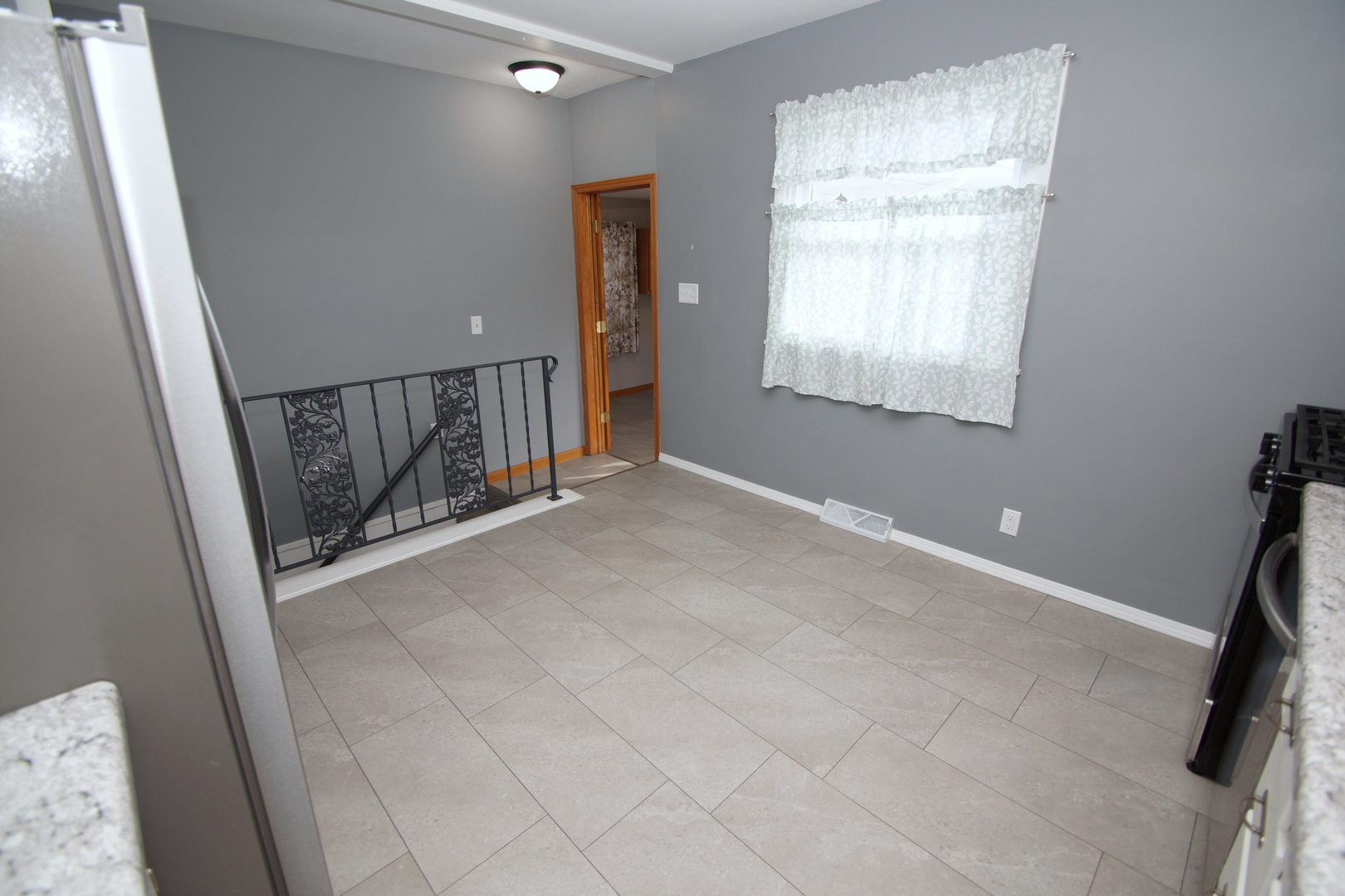 6711 Ridge Drive Davenport, IA 52806 - Photo 6 of 25