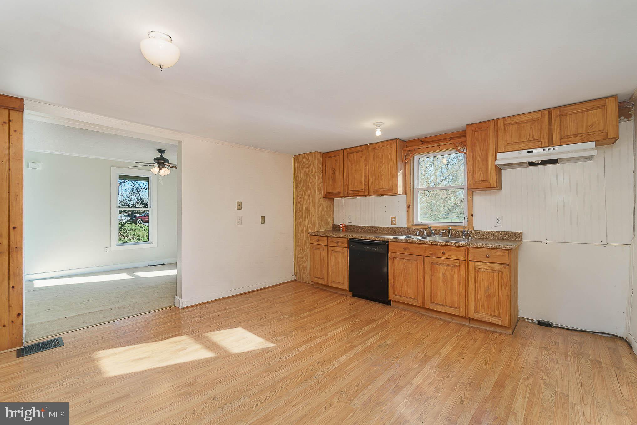 60 Trevanion Road Taneytown, MD 21787 - Photo 15 of 41 Eat in kitchen - w/ an appliance allowance