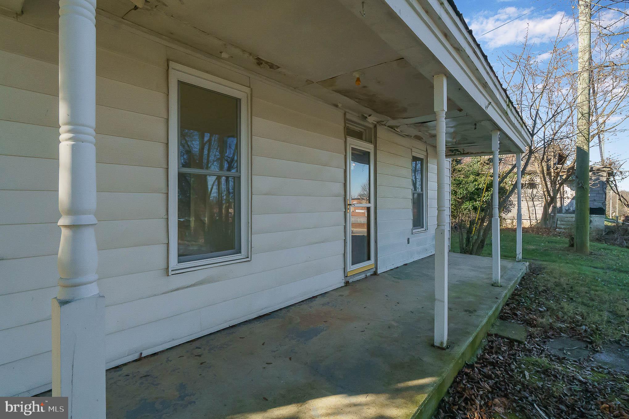 60 Trevanion Road Taneytown, MD 21787 - Photo 4 of 41 Covered front porch