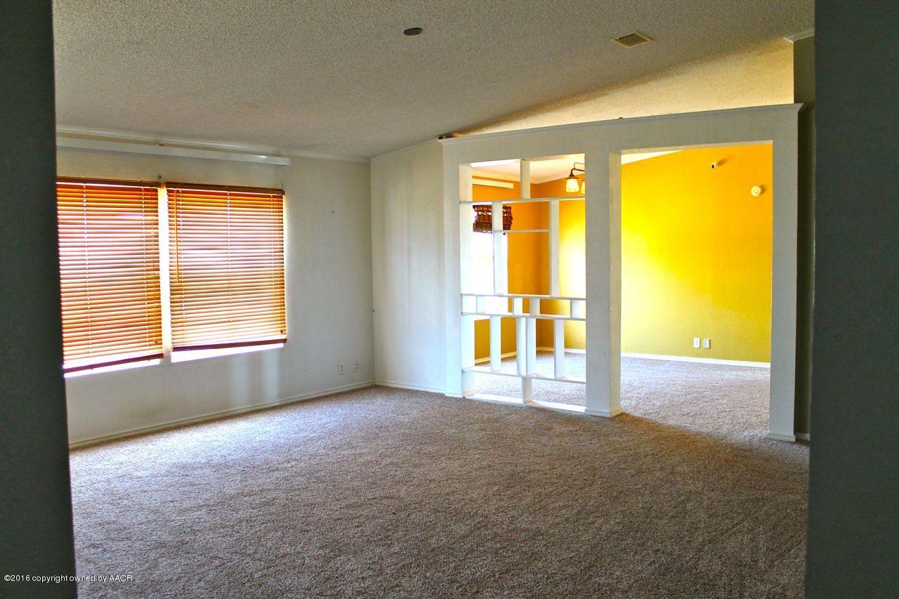 10701 Arlie Road Amarillo, TX 79108 - Photo 3 of 36 Living Room