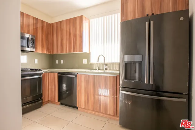 $2,750 | 5531 La Mirada Avenue, Unit 403, Los Angeles, CA 90038