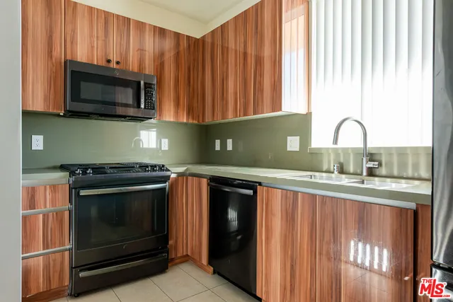 $2,750 | 5531 La Mirada Avenue, Unit 403, Los Angeles, CA 90038