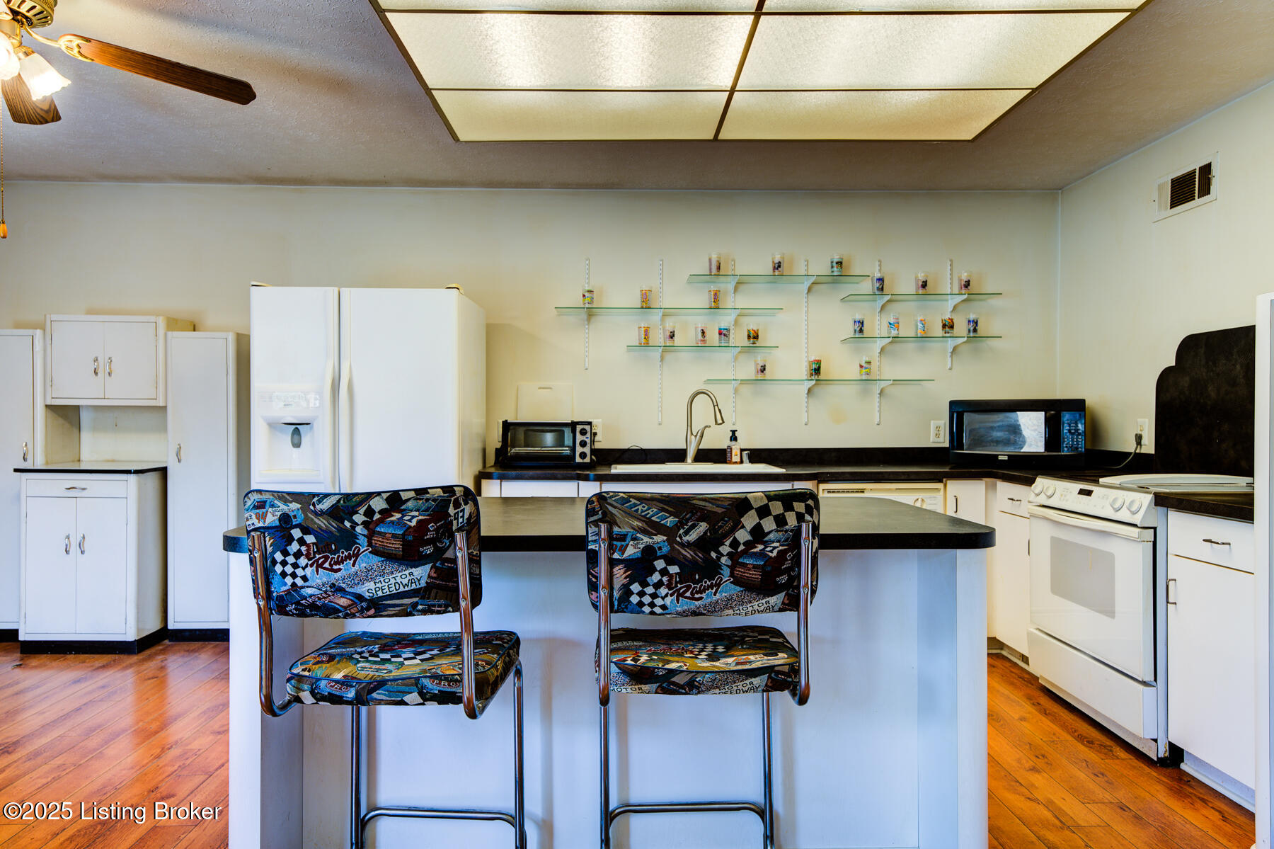 9210 Fairground Road Louisville, KY 40291 - Photo 12 of 43 GSP-9210 Fairground Rd-10