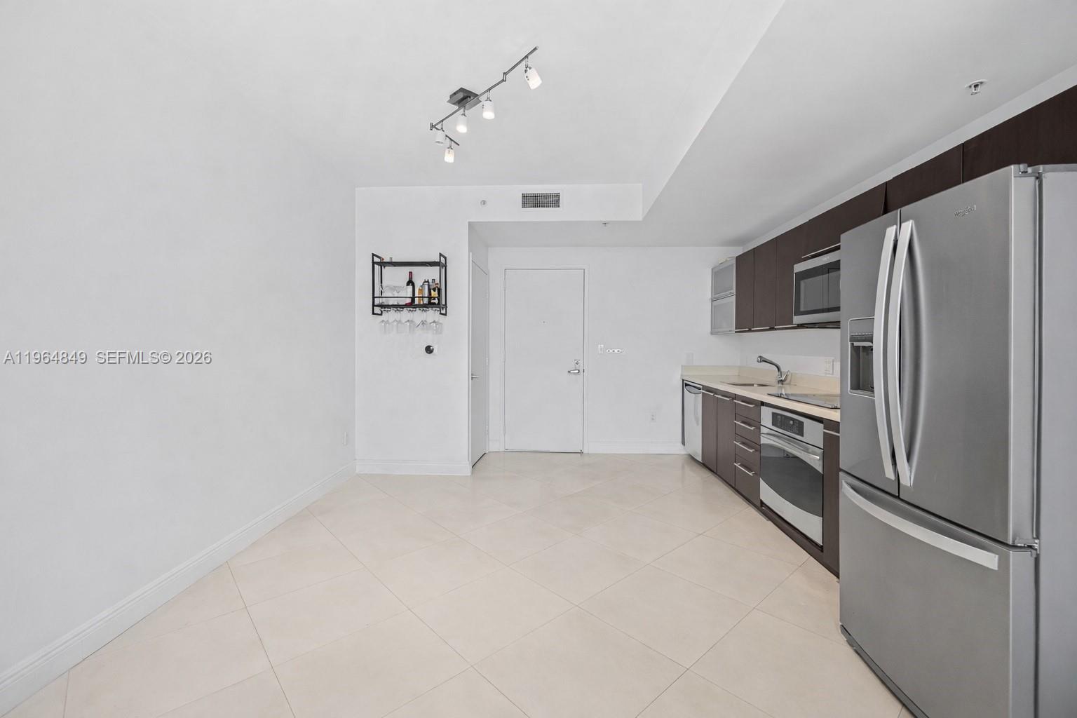 90 Southwest 3rd Street, Unit 1608 Miami, FL 33130 - Photo 4 of 26
