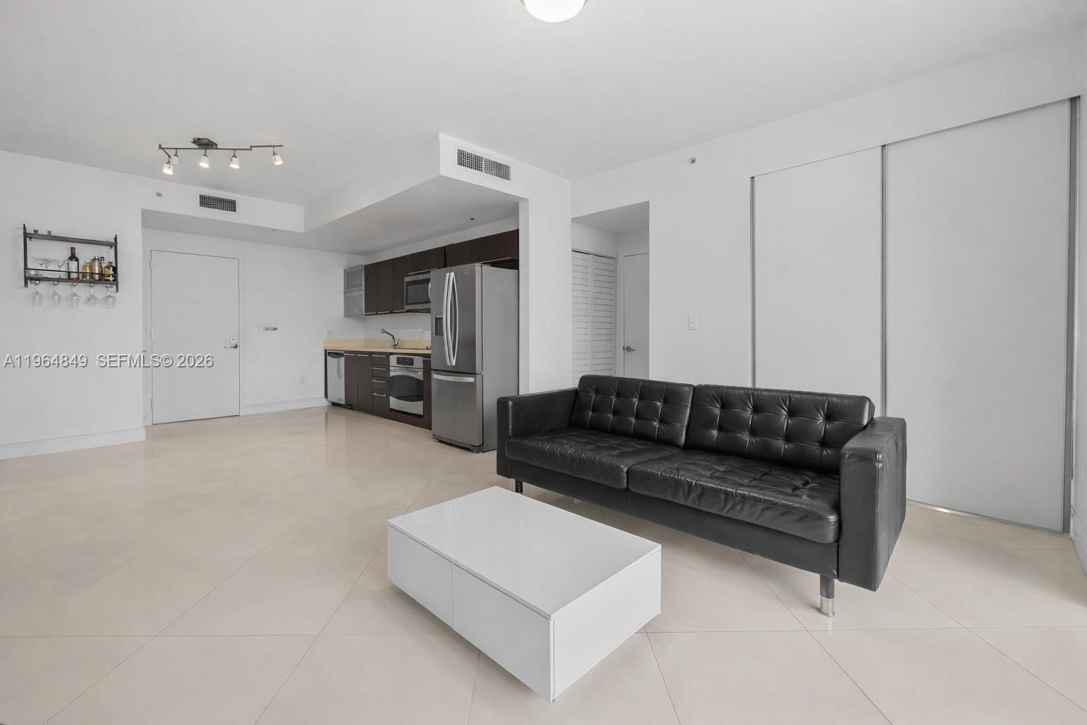 90 Southwest 3rd Street, Unit 1608 Miami, FL 33130 - Photo 5 of 26