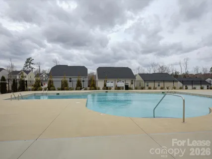 a view of houses with sky view