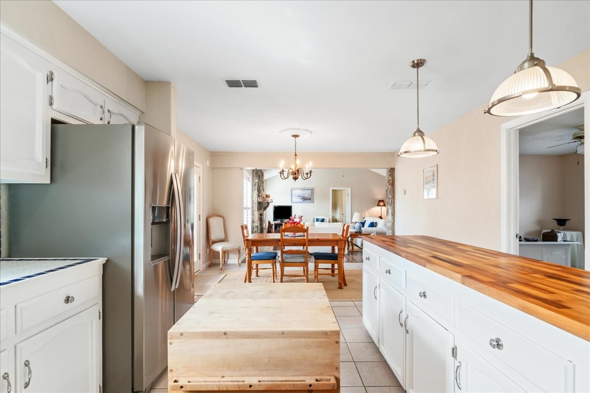20 Saddle Rock Ridge Street Wimberley, TX 78676 - Photo 17 of 40 a living room with stainless steel appliances kitchen island granite countertop furniture and a chandelier