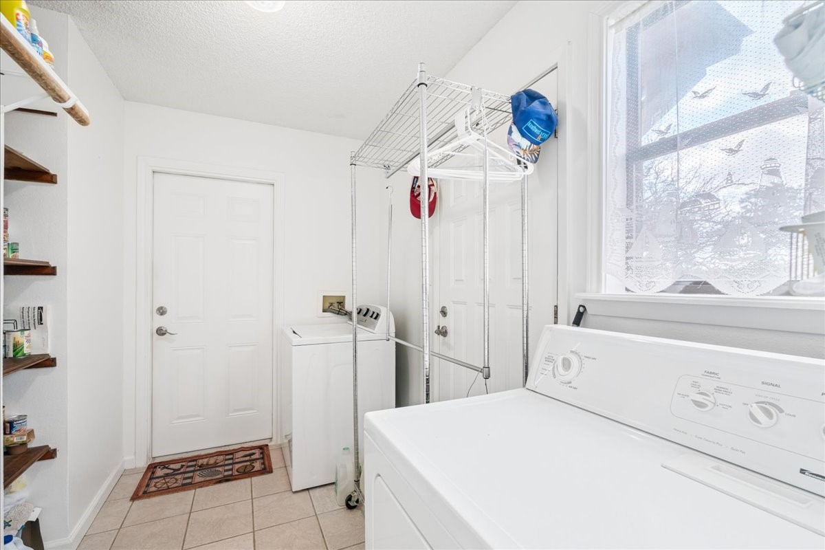 20 Saddle Rock Ridge Street Wimberley, TX 78676 - Photo 18 of 40 a bedroom with a bed and a window