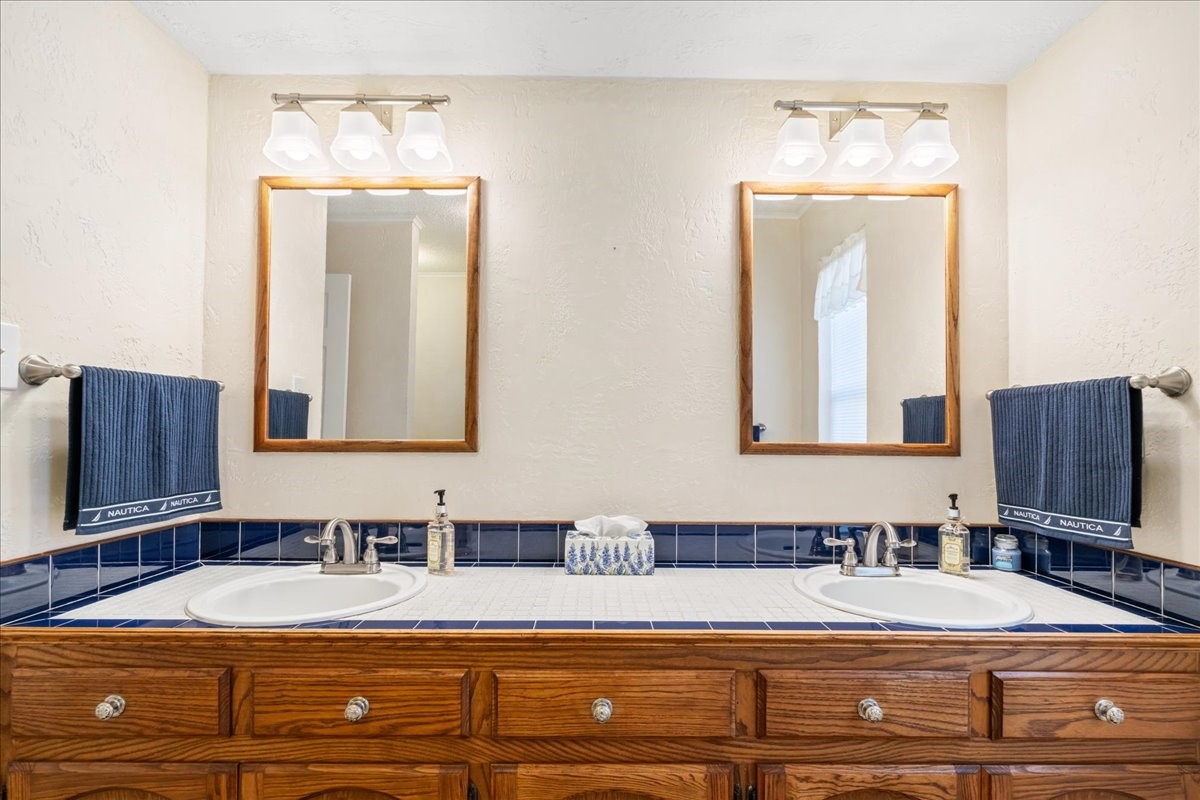 20 Saddle Rock Ridge Street Wimberley, TX 78676 - Photo 28 of 40 a bathroom with a sink vanity and mirror