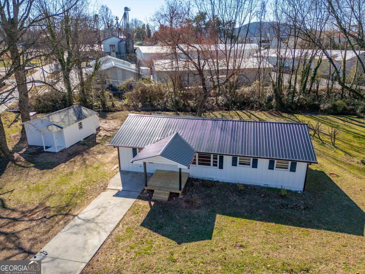298 Faulkner Street Cleveland, GA 30528 - Photo 4 of 57