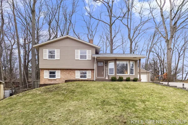 $359,900 | 2226 Greenview Drive Southwest, Wyoming, MI 49519