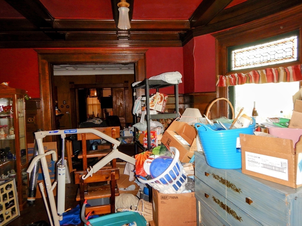 288 St James Avenue Springfield, MA 01109 - Photo 14 of 34 a room with musical instruments