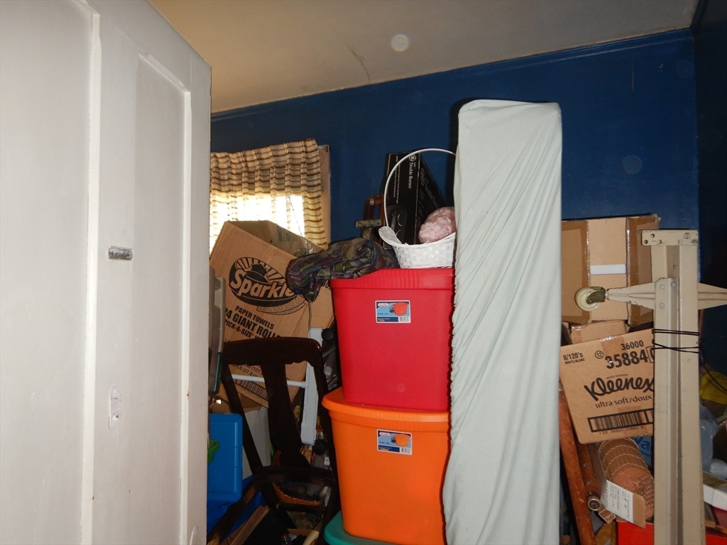 288 St James Avenue Springfield, MA 01109 - Photo 23 of 34 a close view of walk in closet