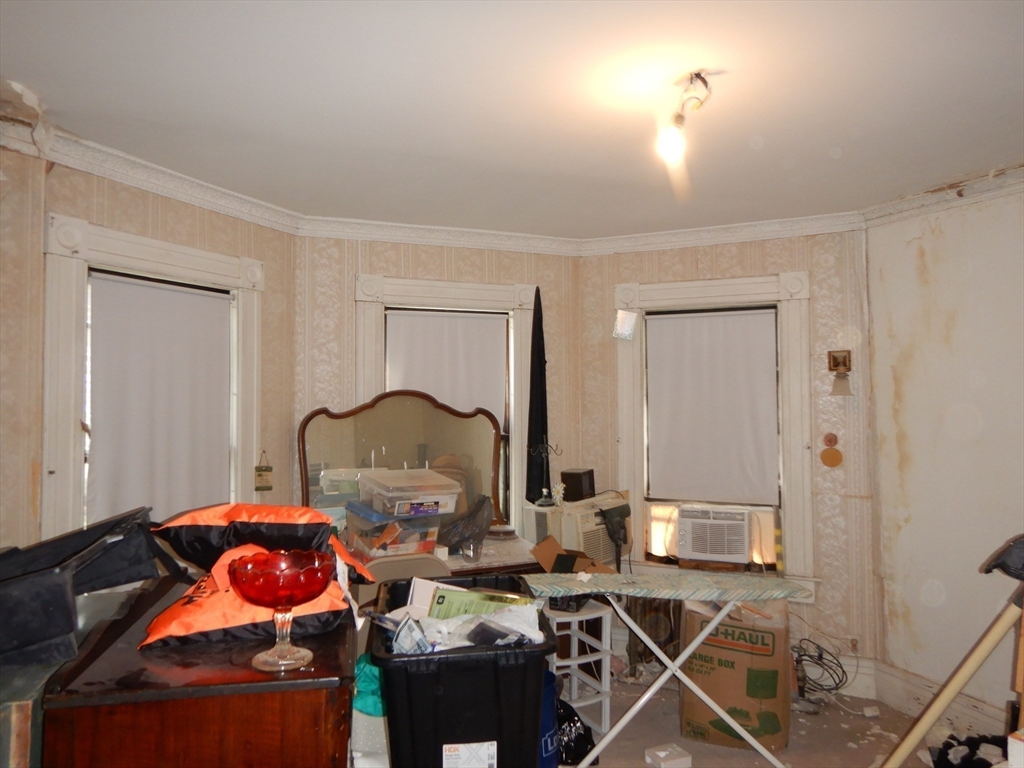 288 St James Avenue Springfield, MA 01109 - Photo 24 of 34 a living room with furniture and a window