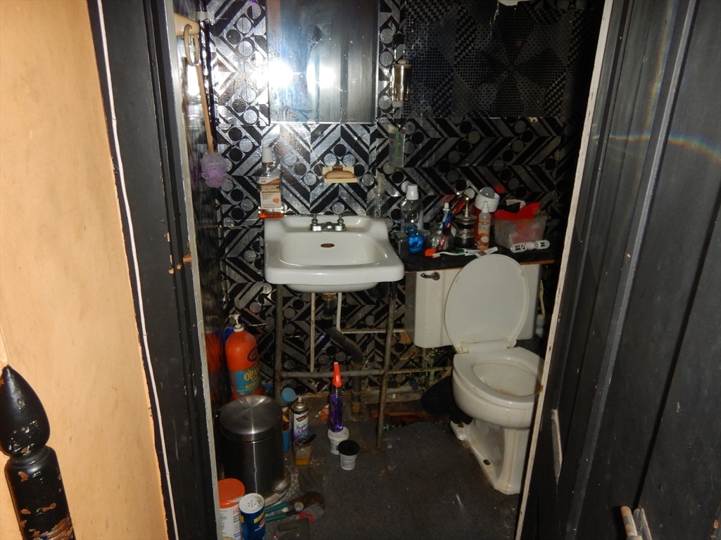 288 St James Avenue Springfield, MA 01109 - Photo 27 of 34 a bathroom with a toilet sink and mirror