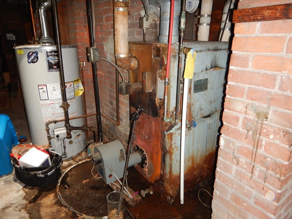 288 St James Avenue Springfield, MA 01109 - Photo 32 of 34 a bathroom with a toilet and shower