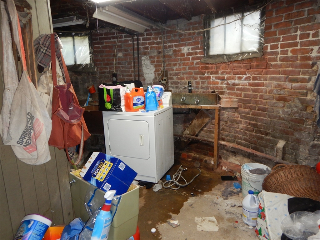 288 St James Avenue Springfield, MA 01109 - Photo 34 of 34 a storage room with storage and utility