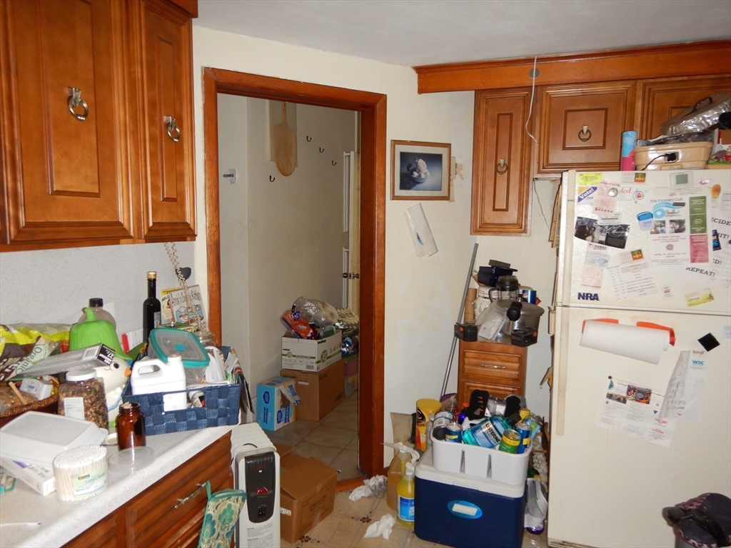 288 St James Avenue Springfield, MA 01109 - Photo 10 of 34 a room with furniture and toys