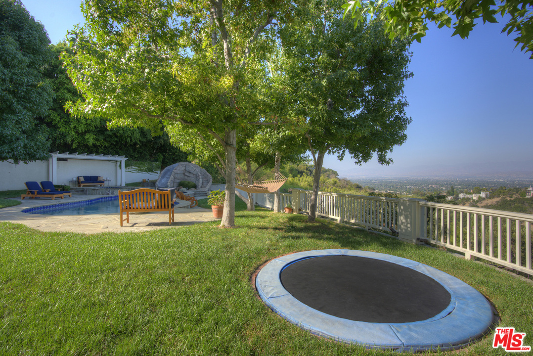 13959 Durham Road Beverly Hills, CA 90210 - Photo 27 of 50