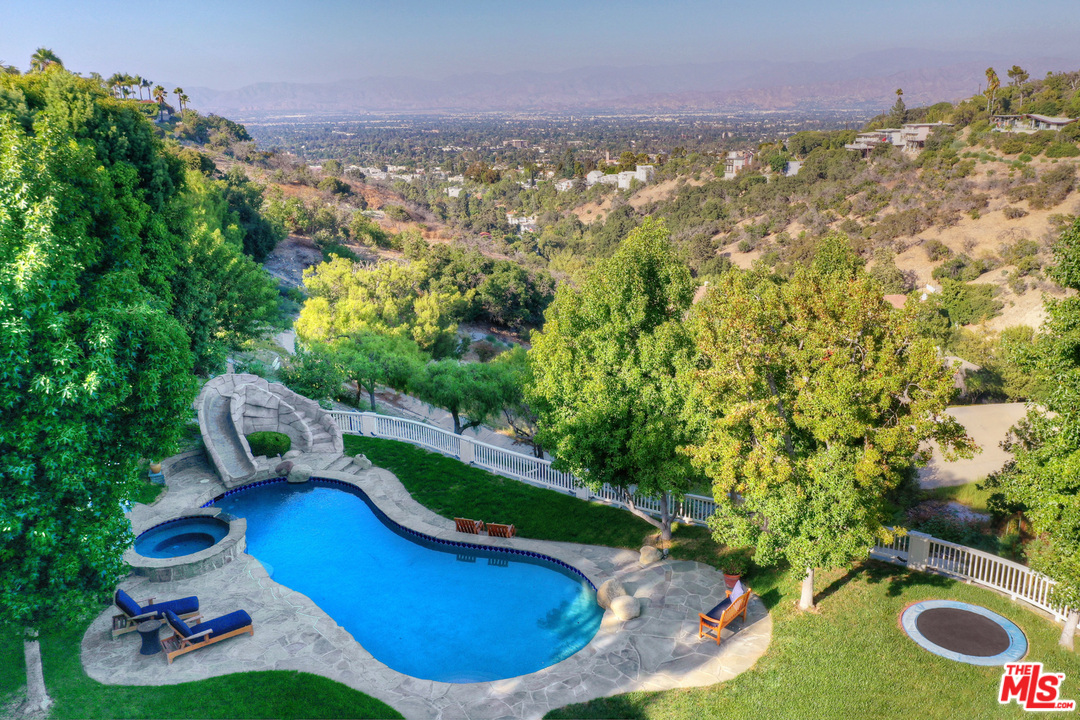 13959 Durham Road Beverly Hills, CA 90210 - Photo 4 of 50
