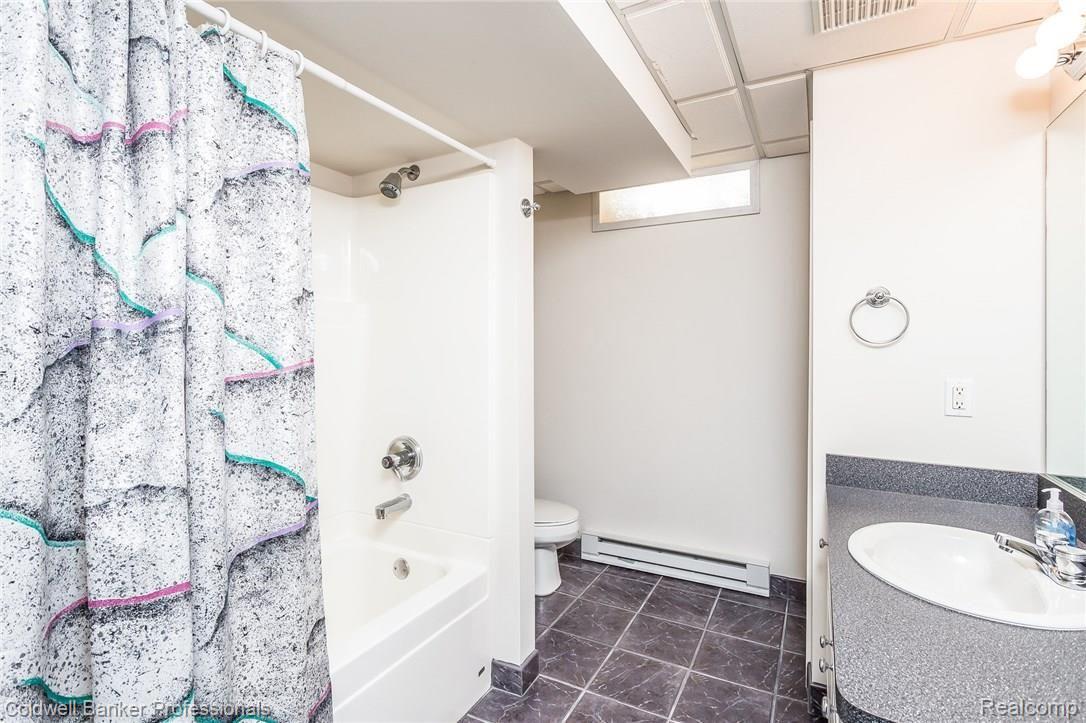 836 Shortridge Avenue Rochester, MI 48307 - Photo 34 of 51 034-Bathroom_Lower_Level-3869025-medium.jpg