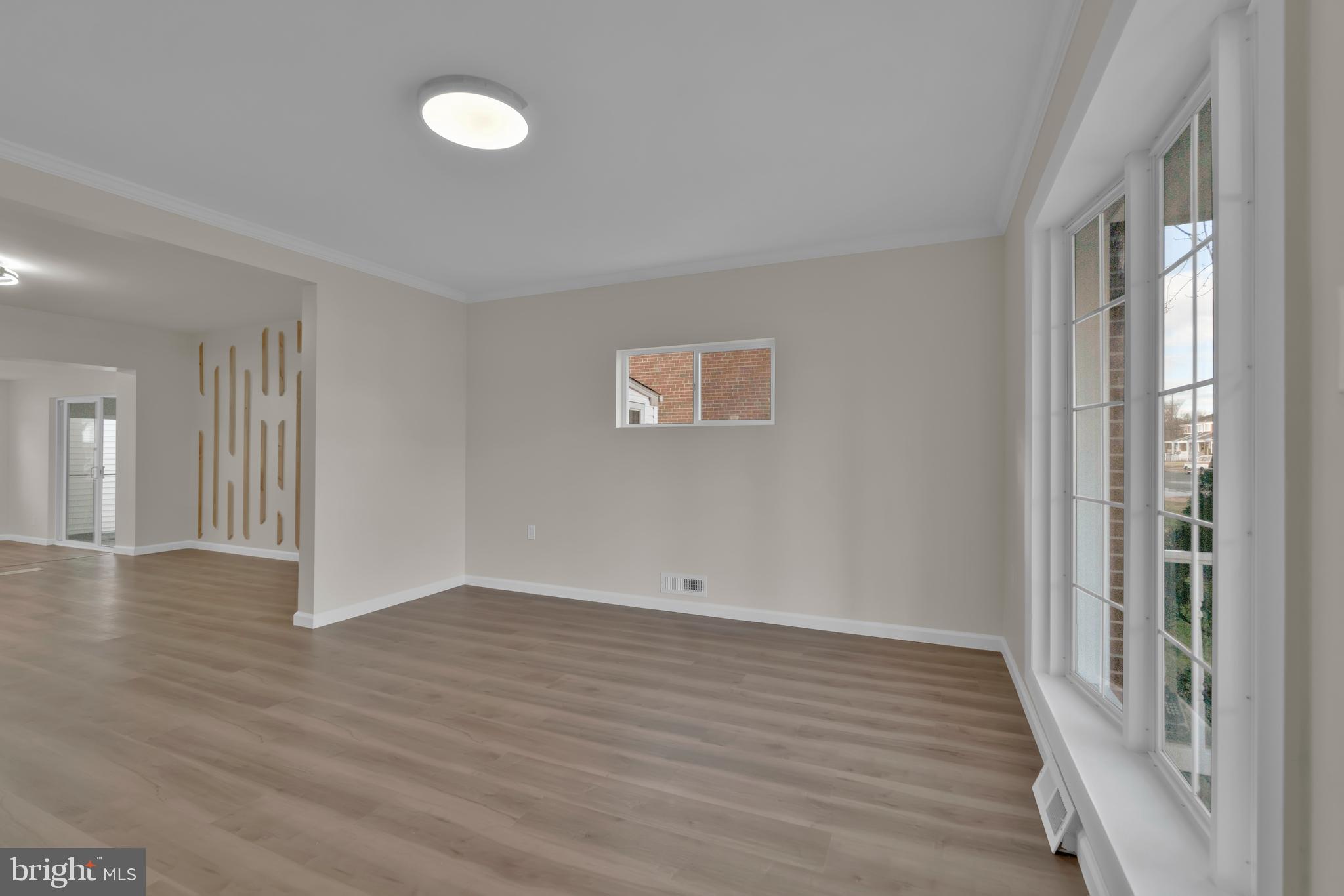 2725 Kirkleigh Road Baltimore, MD 21222 - Photo 8 of 50 Living Room