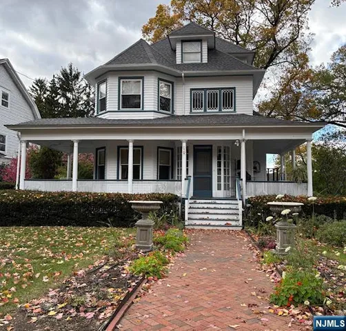 $2,800 | 252 Highwood Avenue, Unit 1, Ridgewood, NJ 07450